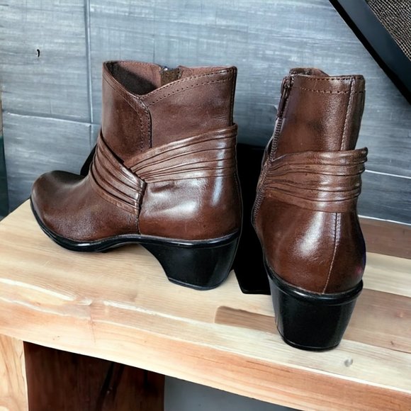 NIB CLARK'S "WISH MOOD" Brown Leather Ankle Boots IN BOX Size 7 - Picture 7 of 12